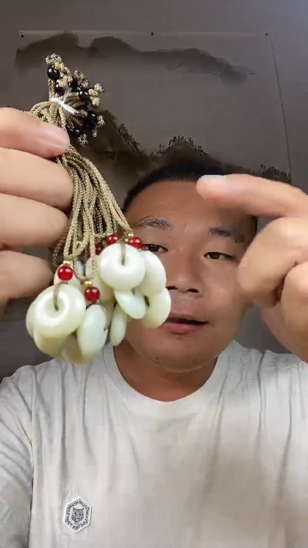 和田玉未镶嵌颈饰平安扣