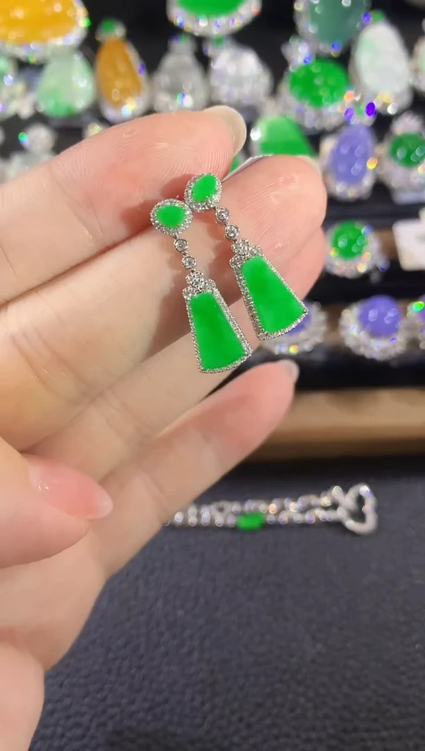 18K金镶嵌翡翠耳饰C82