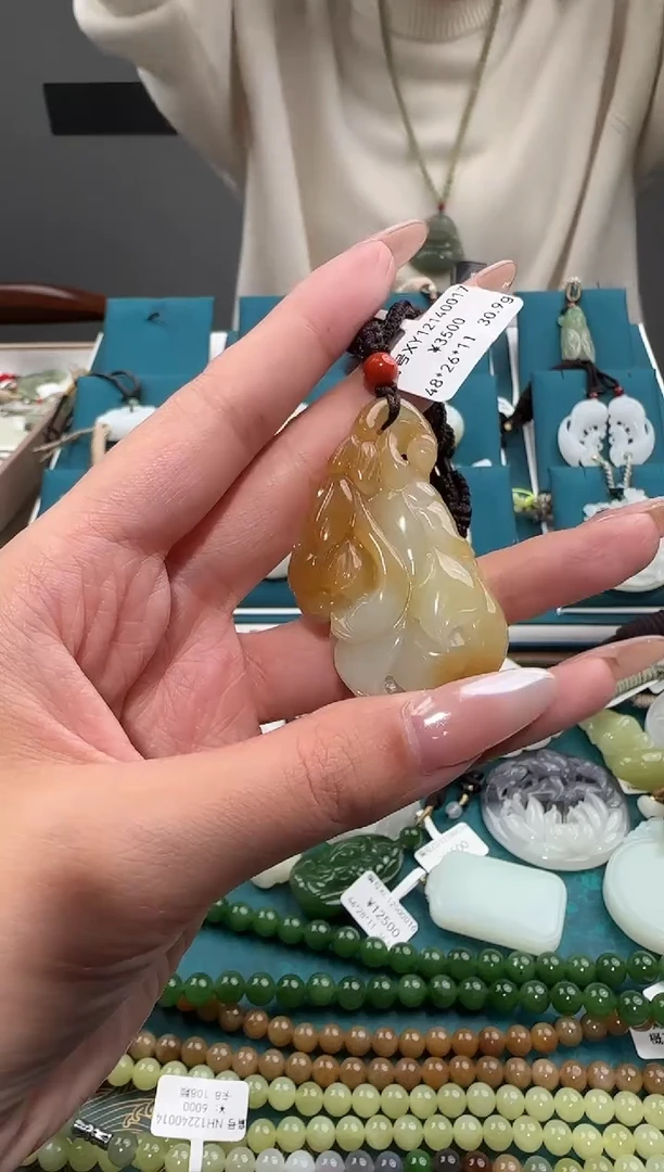 颈饰未镶嵌和田玉吊坠 XY