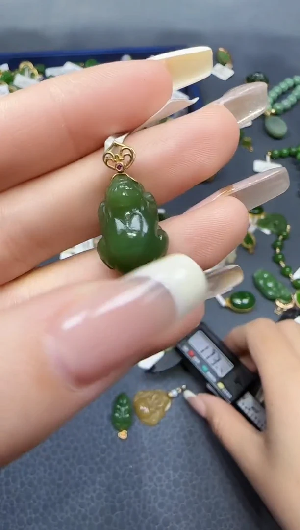 【闪购商品】和田玉挂件18K金镶嵌1
