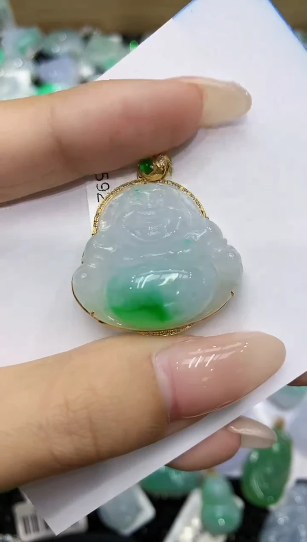翡翠18K金镶嵌颈饰111111111111