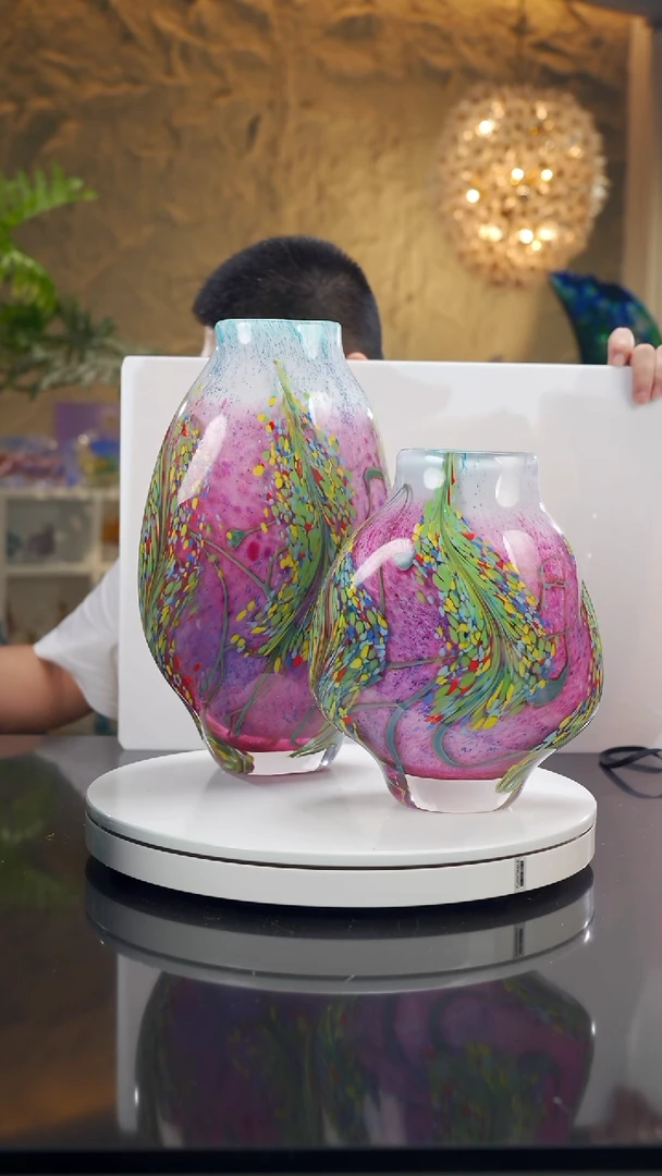 一**华福利设计款粉彩花瓶一对