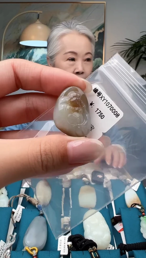 颈饰未镶嵌和田玉吊坠  XY
