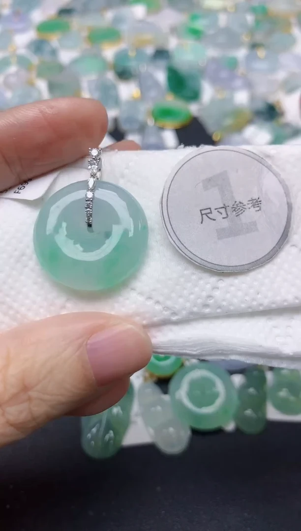 颈饰18K金镶嵌翡翠天然缅甸A货翡翠