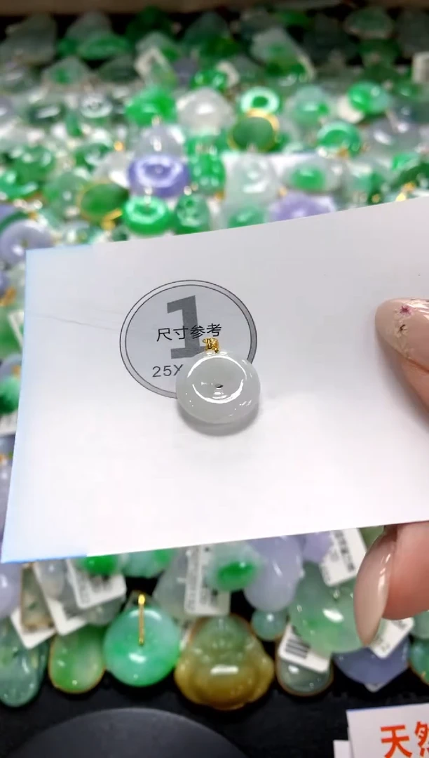 翡翠18K金镶嵌颈饰1111111111111111