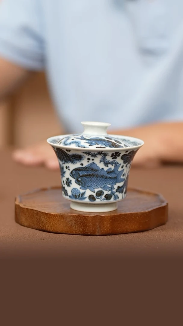 景德镇鱼藻马蹄盖碗
