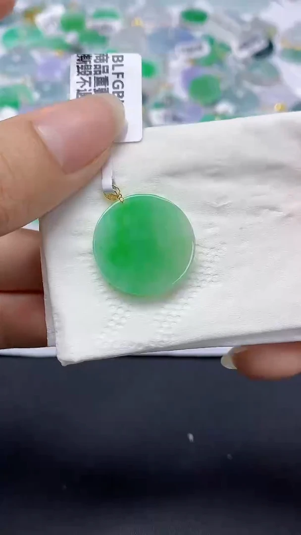 翡翠18K金镶嵌颈饰天然缅甸a货翡翠