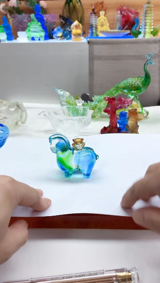 手工艺品琉璃彩色马上有钱摆件7*7