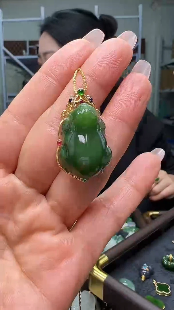 颈饰18K金镶嵌和田玉（多样性发货.发其一)12.16.33