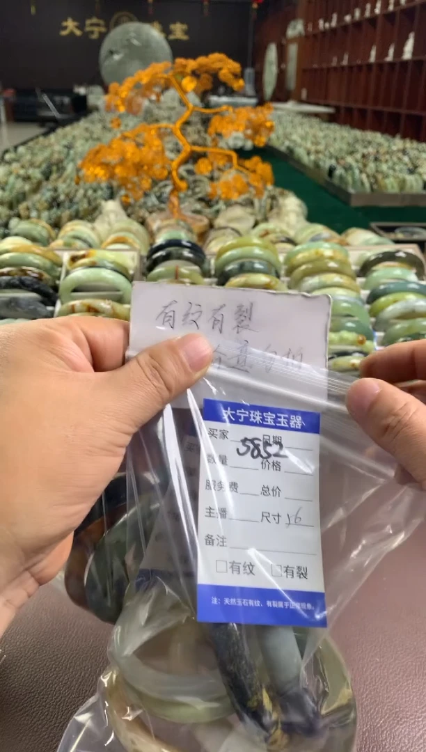 未镶嵌蛇纹石玉手镯Y*n5852