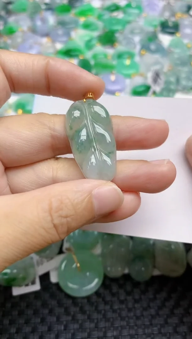 翡翠18K金镶嵌颈饰天然A货翡翠