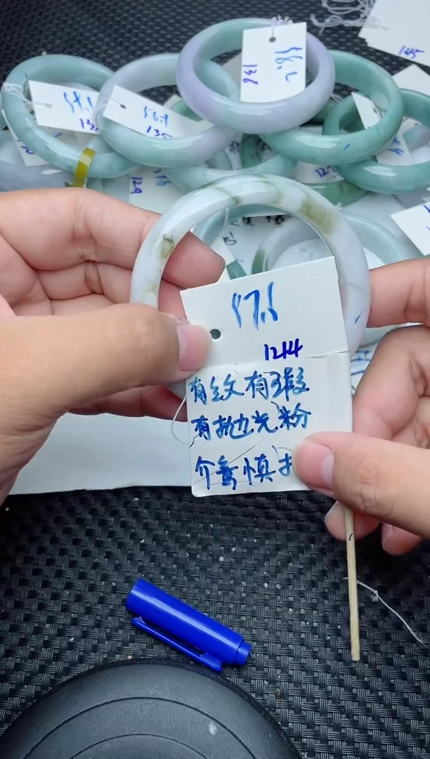 未镶嵌手镯翡翠144