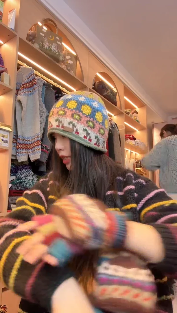 羊毛浅色樱桃帽