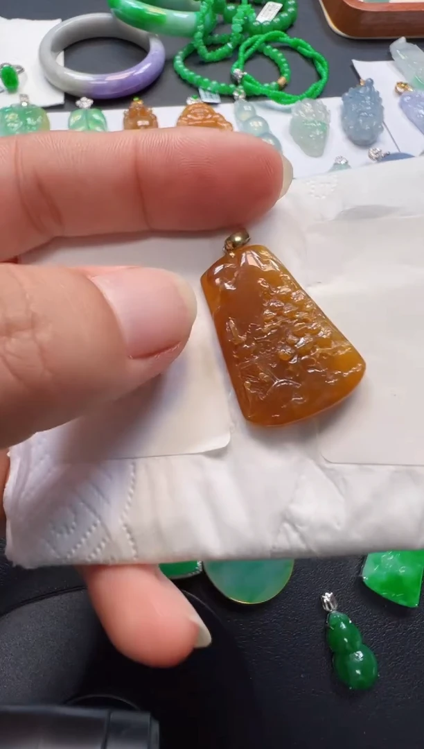 吊坠(不含链)18K金镶嵌翡翠980