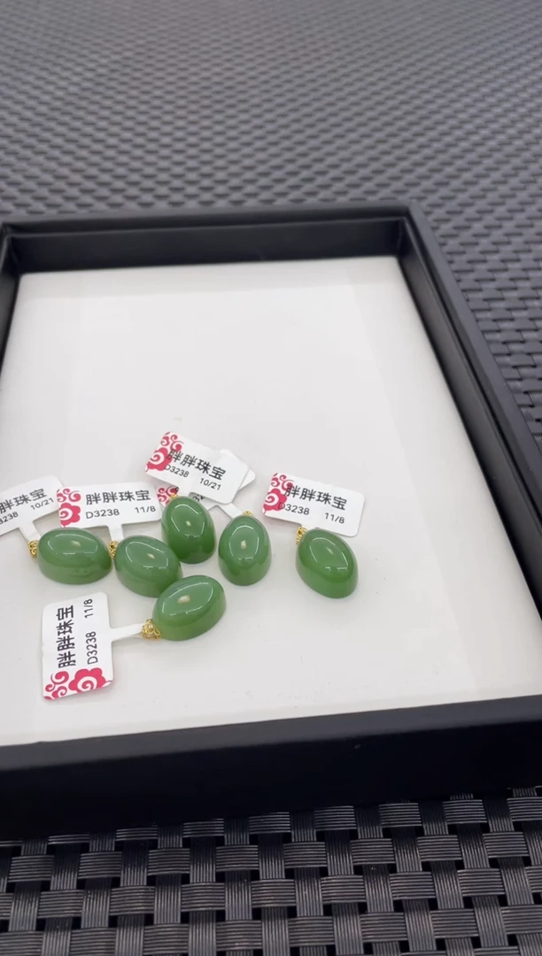 吊坠(不含链)18K金镶嵌和田玉蛋面（多样性发一件）D3238