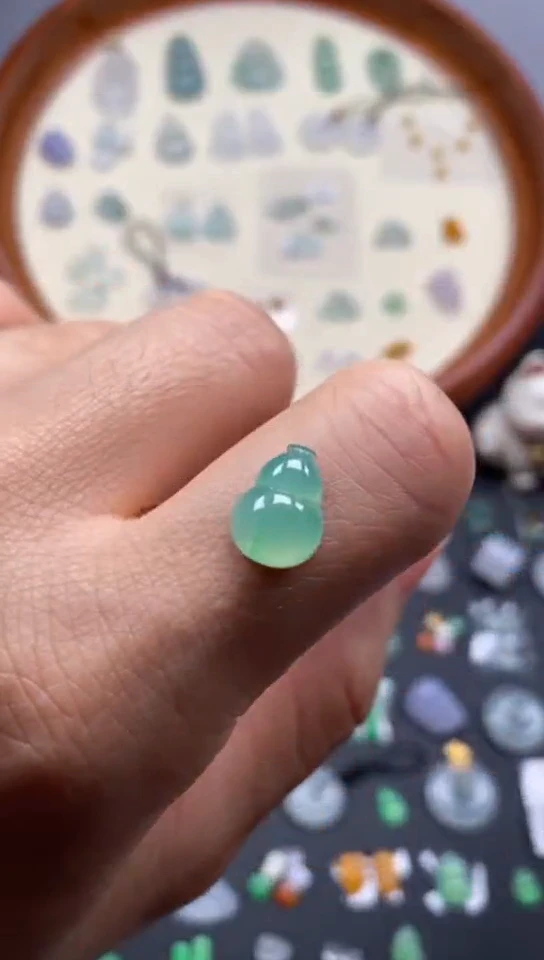 翡翠未镶嵌颈饰冰阳緑葫芦/芬