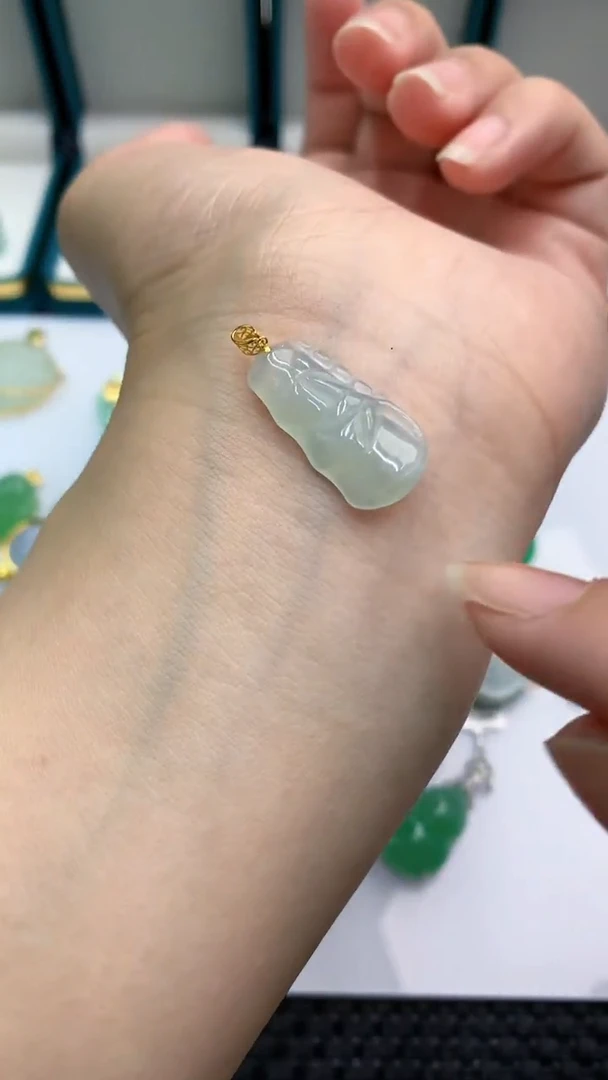 【闪购商品】翡翠颈饰18K金镶嵌            8