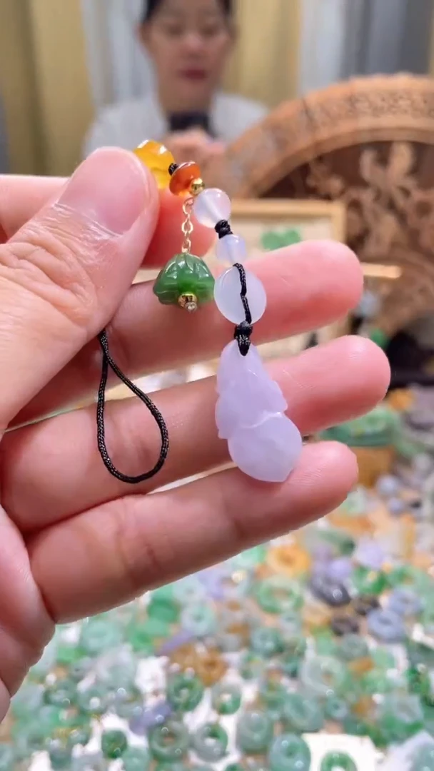 翡翠未镶嵌颈饰手机挂