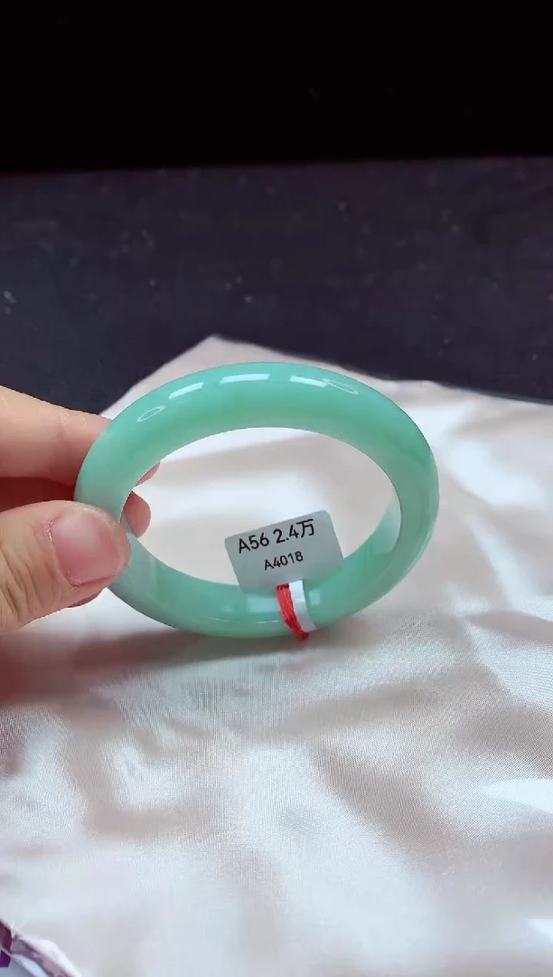 【闪购商品】翡翠手镯未镶嵌镯子56+