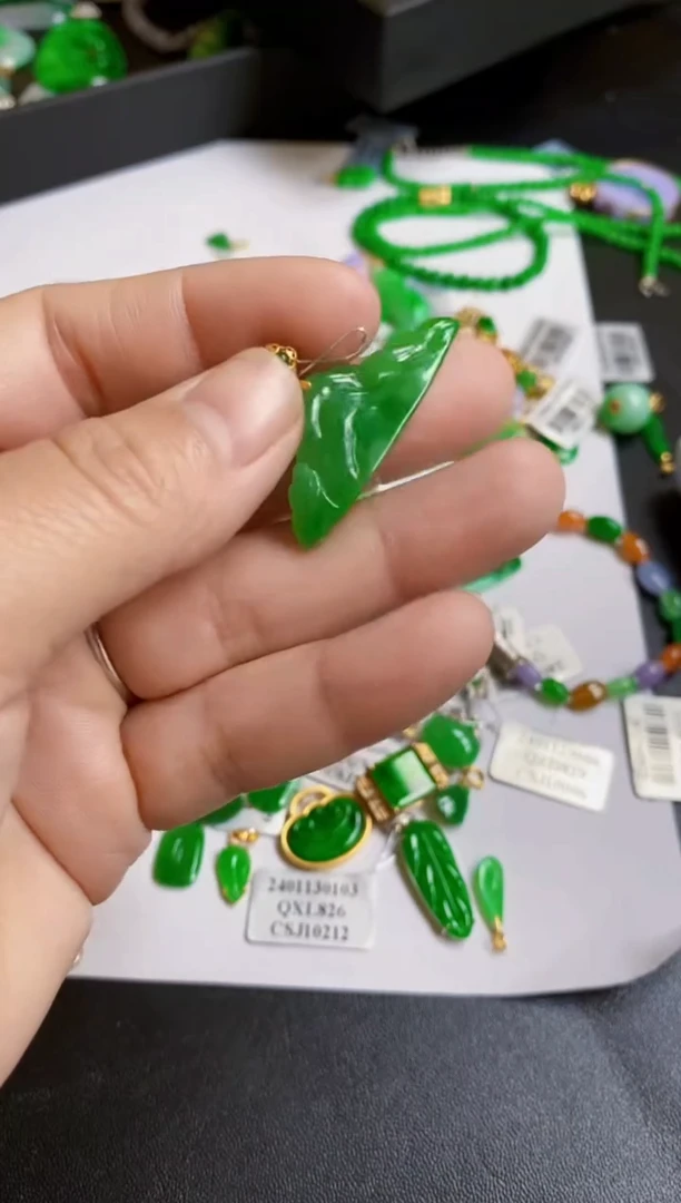 【闪购商品】翡翠颈饰未镶嵌吊坠