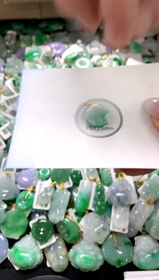 颈饰18K金镶嵌翡翠1111111111111111