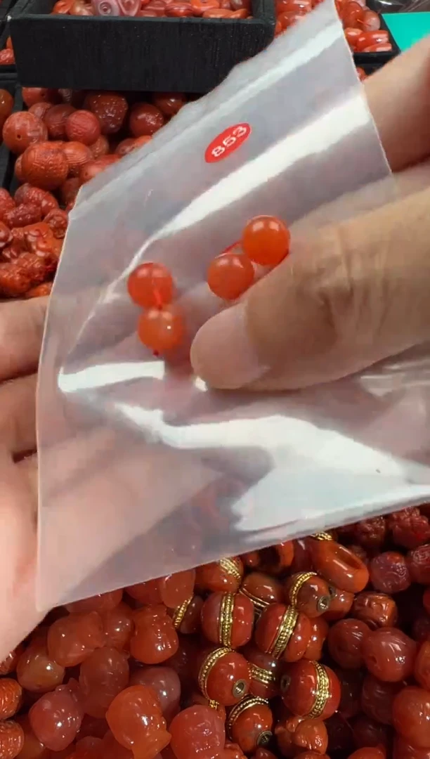 南红玛瑙未镶嵌颈饰1