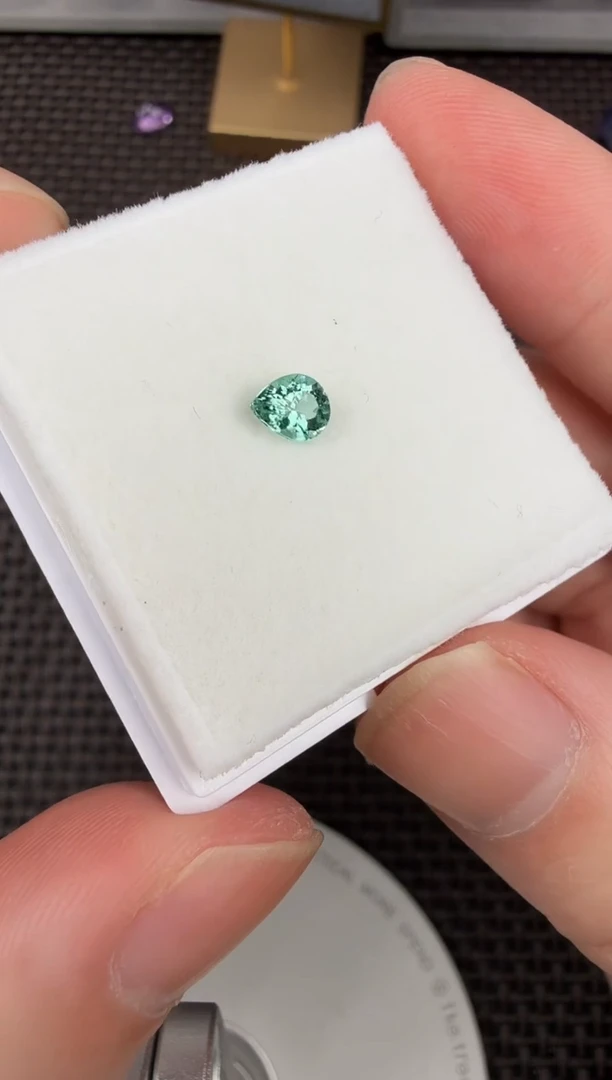 【闪购商品】帕拉依巴碧玺水滴未镶嵌0.44ct-B00949