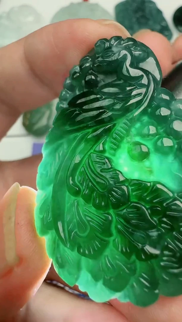 【闪购商品】翡翠吊坠(不含链)未镶嵌多样性随机发其一