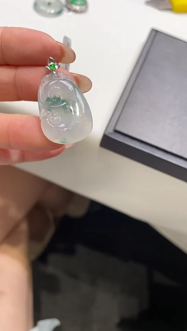 翡翠18K金镶嵌吊坠(不含链)如意