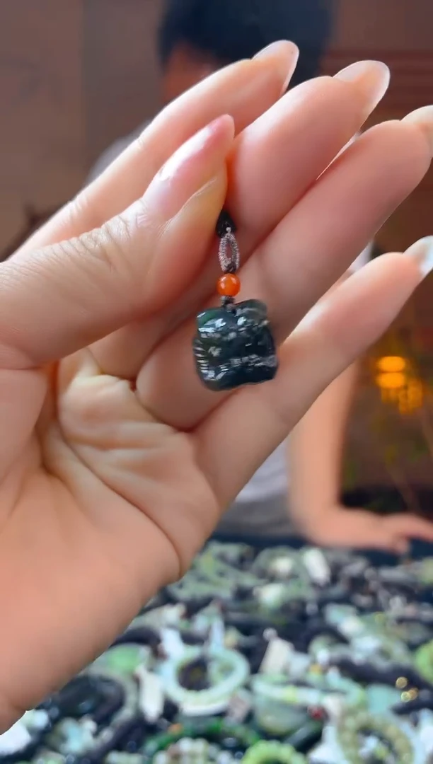 和田玉未镶嵌颈饰多样性发货，拍一发一