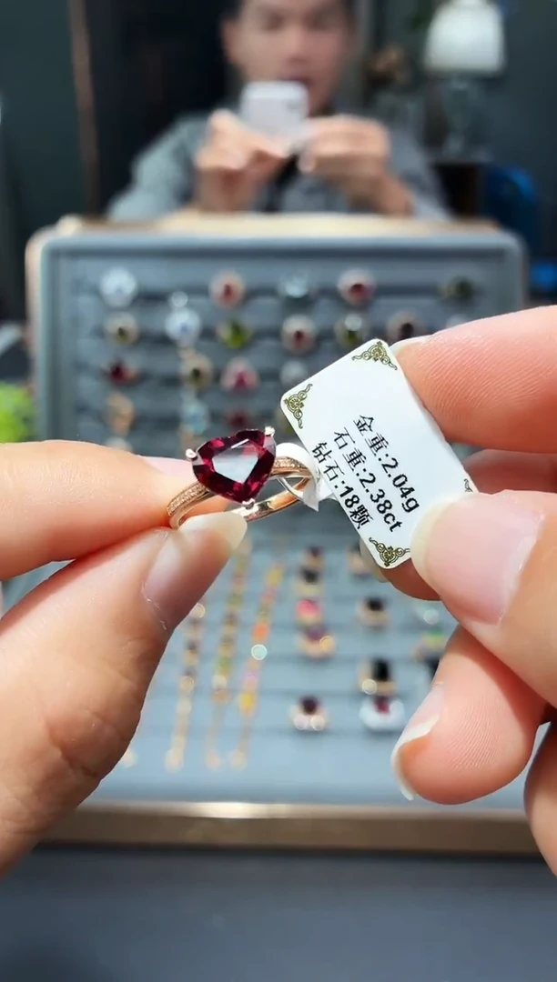 18K金镶嵌戒指碧玺2.38.