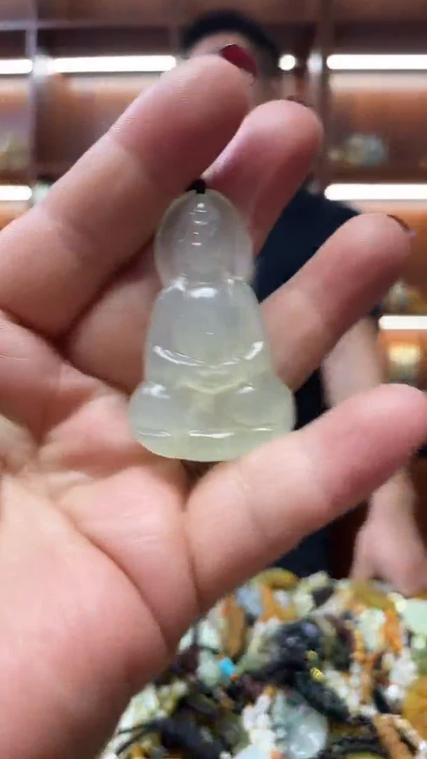 未镶嵌蛇纹石玉吊坠