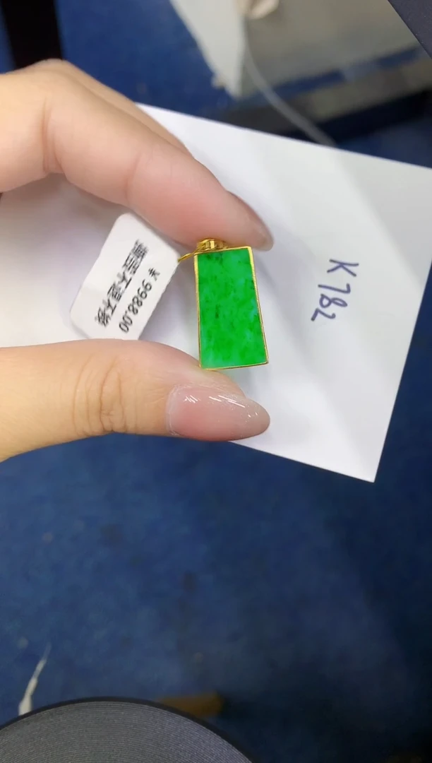 颈饰18K金镶嵌翡翠缅甸天然翡翠A货