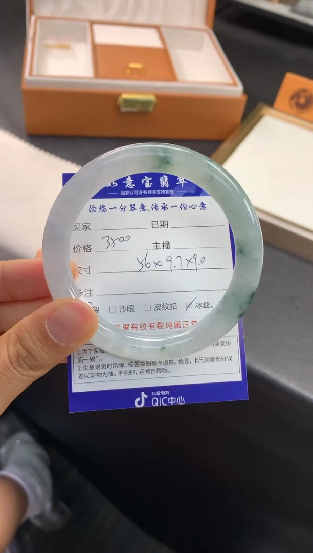 未镶嵌手镯翡翠退货需手镯吊牌标签完好