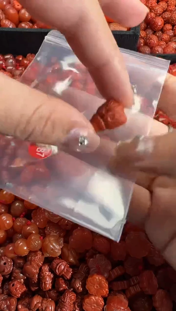 【闪购商品】南红玛瑙未镶嵌颈饰1