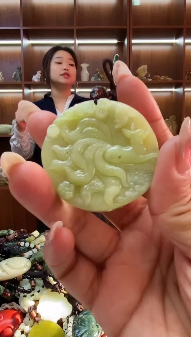 未镶嵌蛇纹石玉吊坠