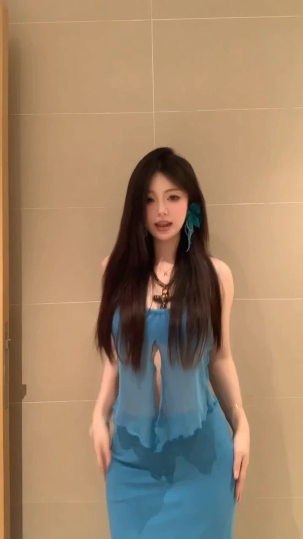 泰国多巴胺蓝色抹胸系带性感海边度假辣妹长裙包臀裙两件套装女夏