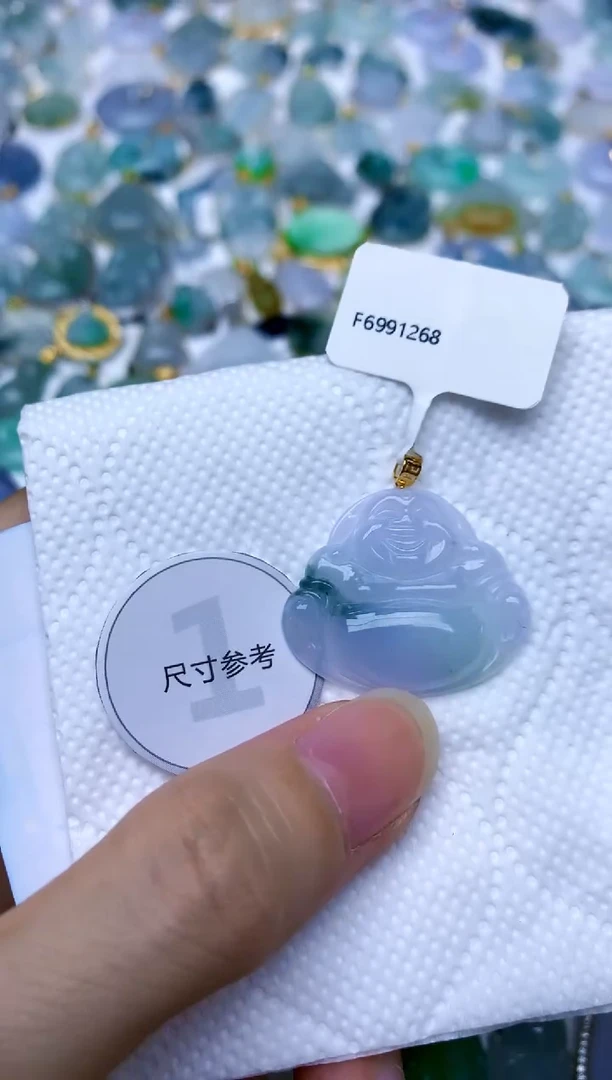 颈饰18K金镶嵌翡翠天然A货翡翠