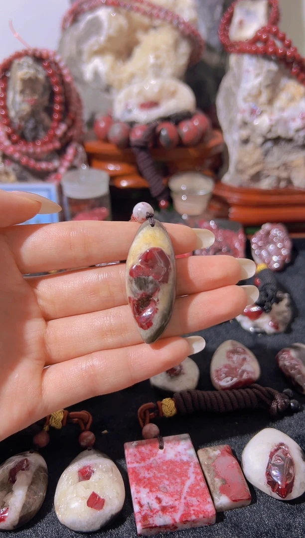 天然辰砂菡天然辰沙朱砂大晶砂随行吊坠
