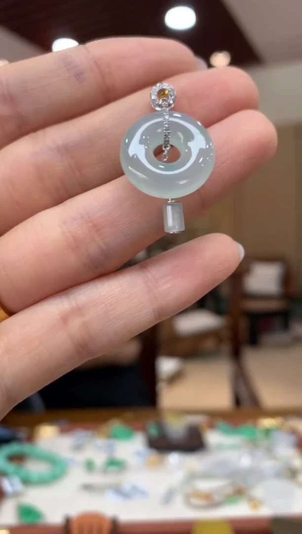 吊坠(不含链)18K金镶嵌翡翠甜甜圈