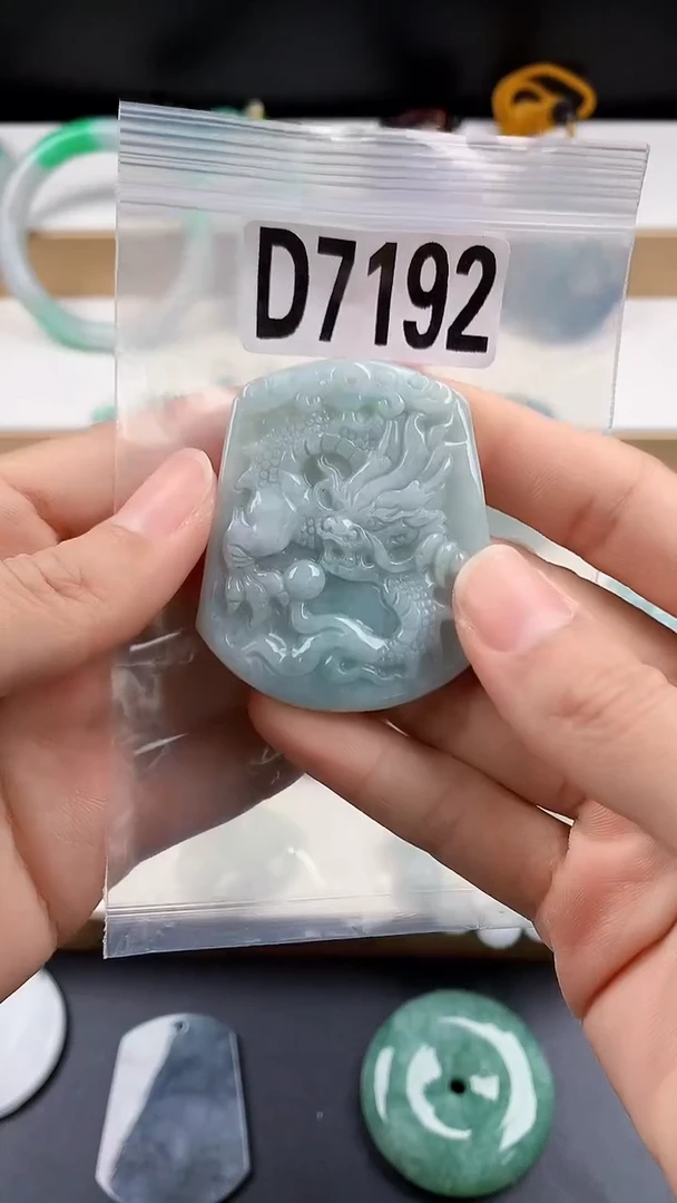 颈饰未镶嵌翡翠天然翡翠吊坠挂件