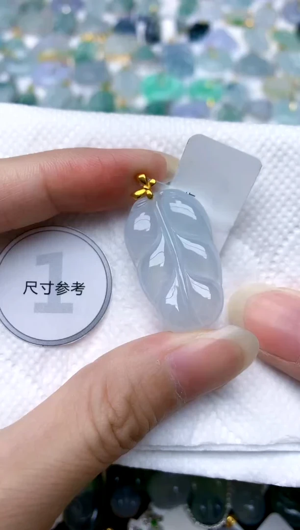 颈饰18K金镶嵌翡翠天然A货翡翠