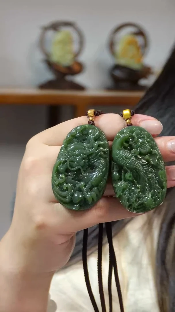 颈饰未镶嵌和田玉龙凤牌