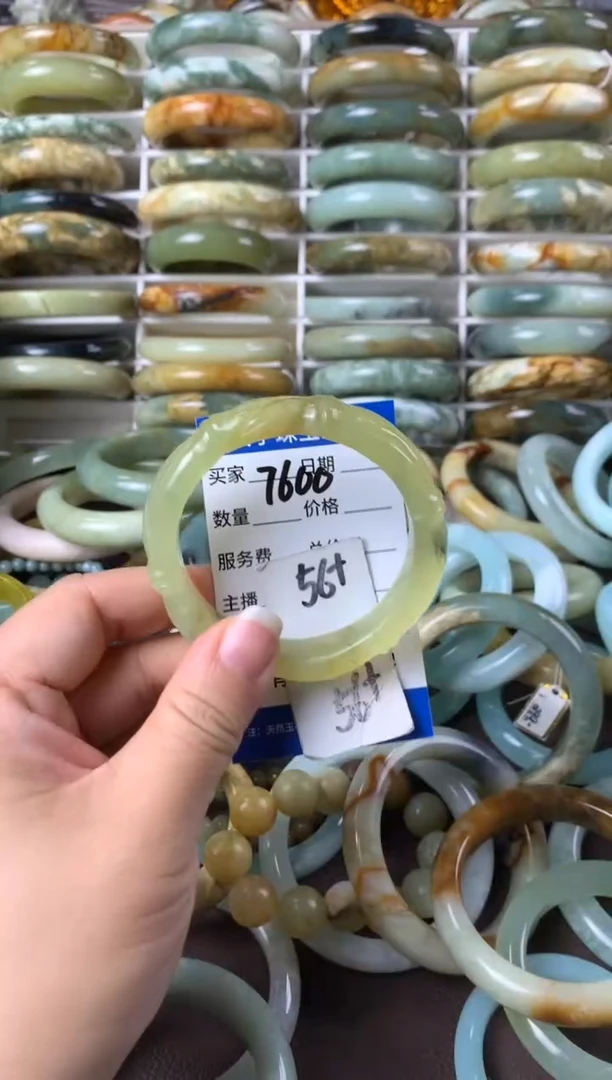 【闪购商品】蛇纹石玉手镯未镶嵌7600