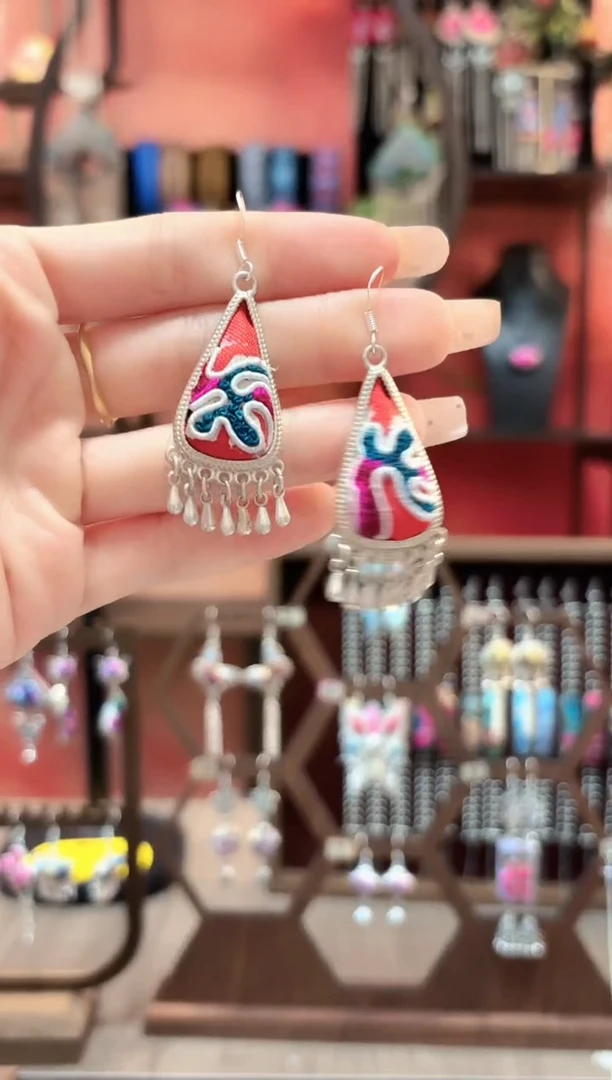 织绣云织谣民族风精美饰品382