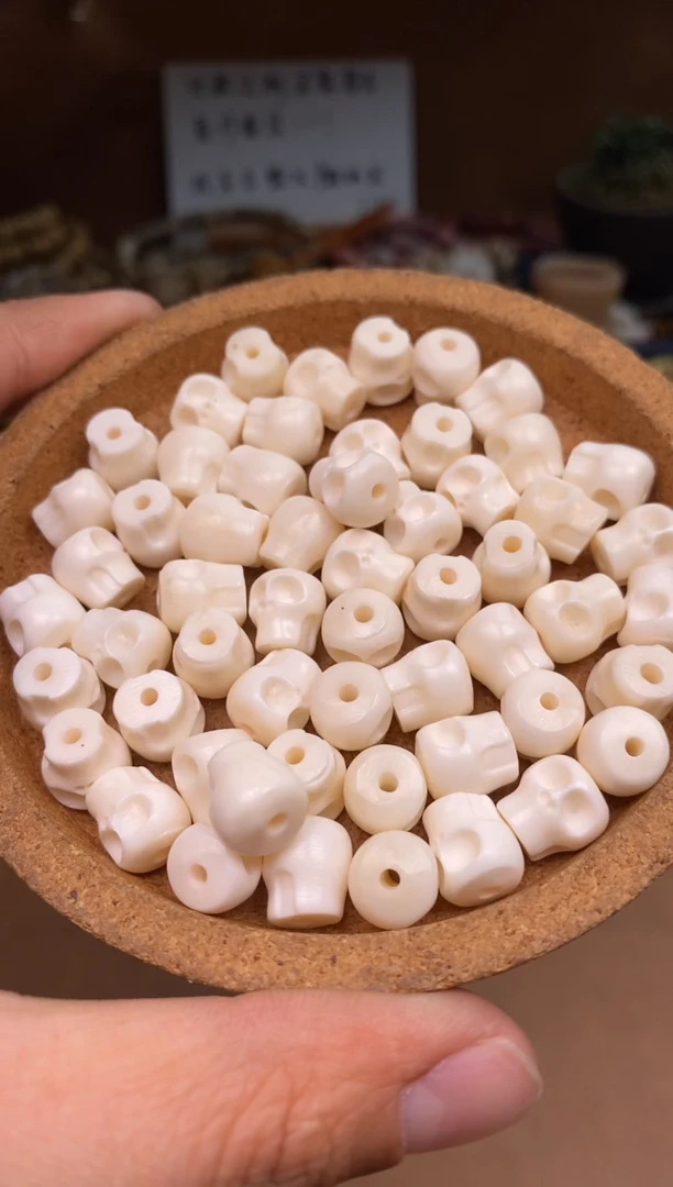 【闪购商品】牛骨其他杂件548-无牙4个-有棕裂