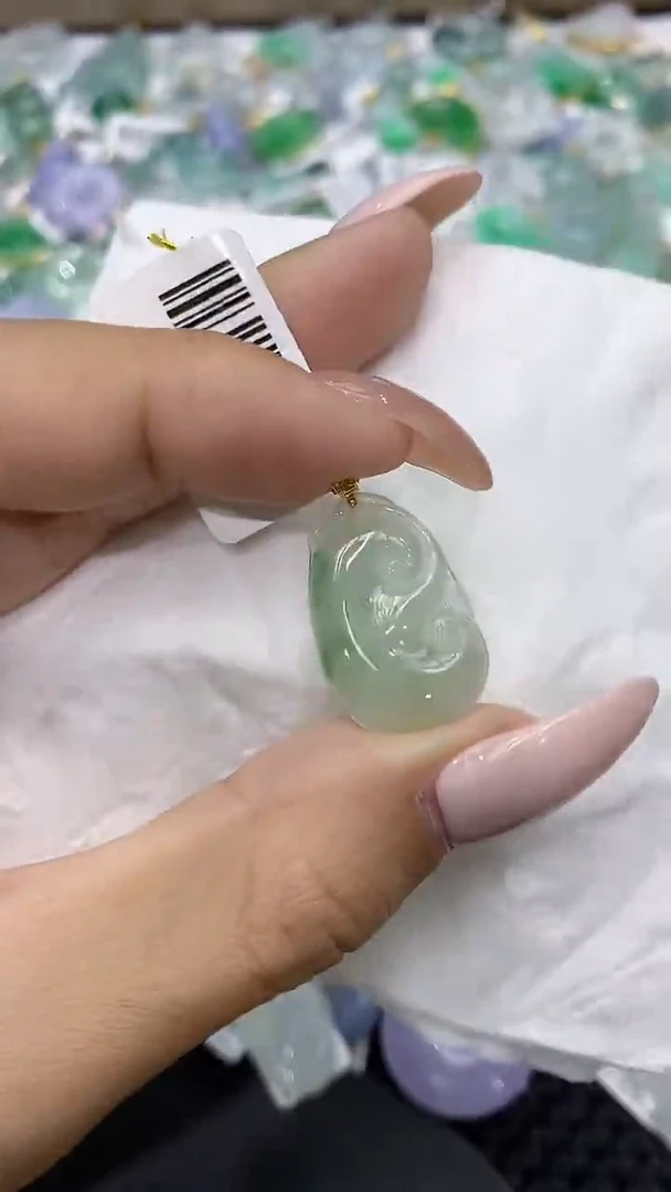 颈饰18K金镶嵌翡翠111111111111
