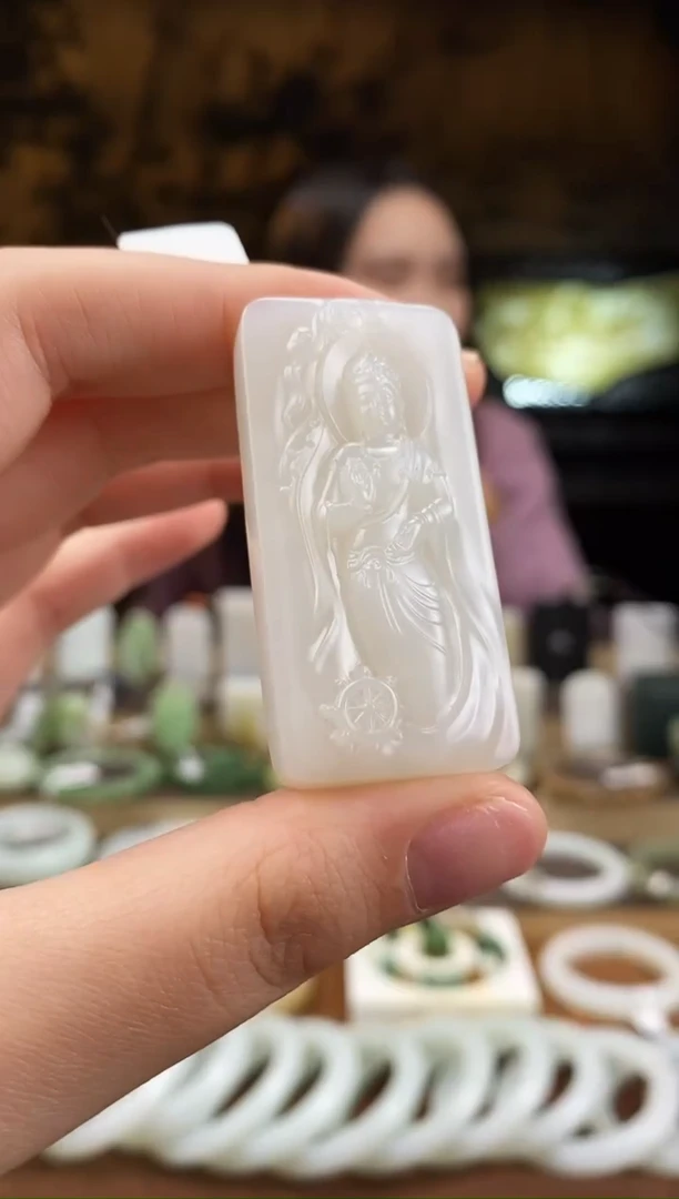 颈饰未镶嵌和田玉新疆山料 站观音 251牌型