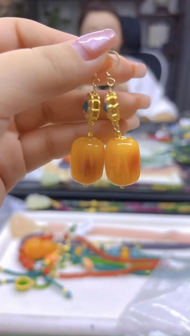 14K金镶嵌蜜蜡耳饰耳坠E621
