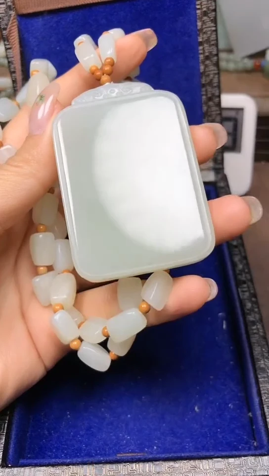 和田玉未镶嵌颈饰静心